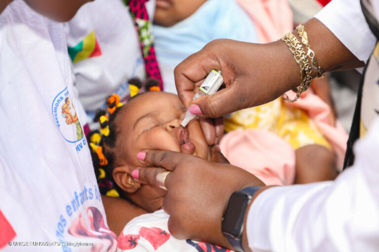 Promesse fragile de la vaccination universelle